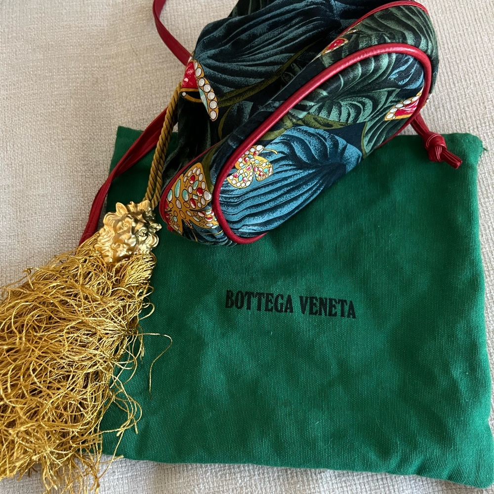 Bottega Veneta Vintage Butterfly Bag. Rare Vintage Find/Mint Condition